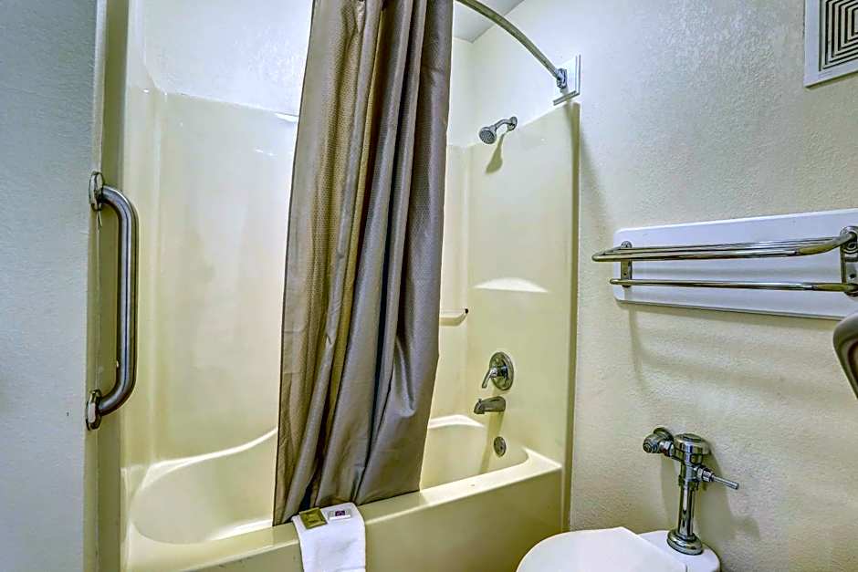 Motel 6-Dickson, TN
