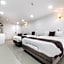GLADSHEIM HOTEL