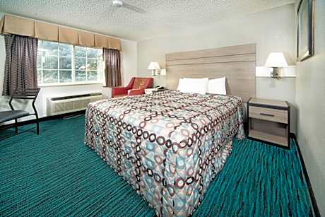 Queen Room - Non-Smoking