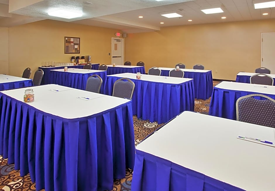 Country Inn & Suites by Radisson, San Jose International Airport, CA