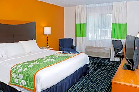 King Room with Bathtub - Mobility Access/Hearing Accessible