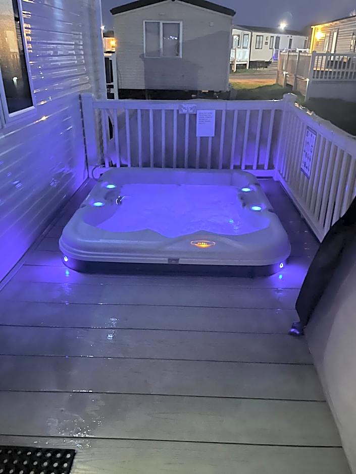 Calypso Hot Tub Breaks Tattershall Lakes Pet Friendly