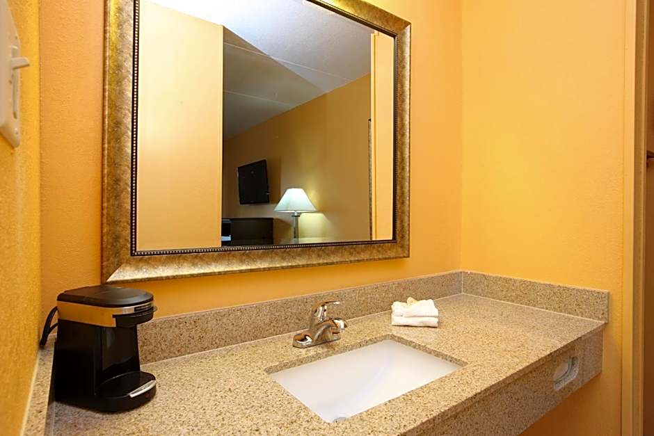 Days Inn by Wyndham Queensbury/Lake George