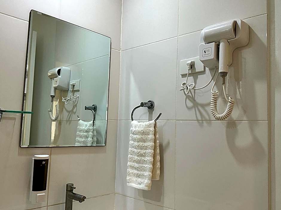 Harman Suites Moalboal