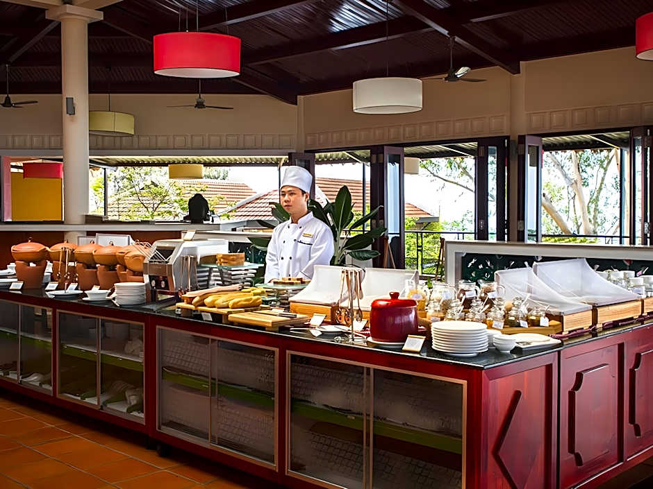 Victoria Nui Sam Lodge