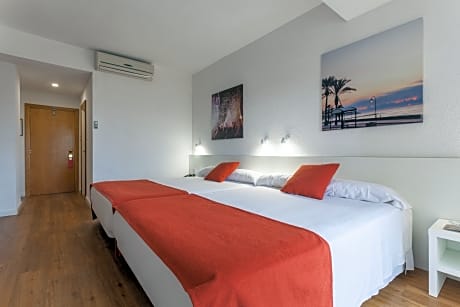 QUADRUPLE ROOM 4 ADULTS