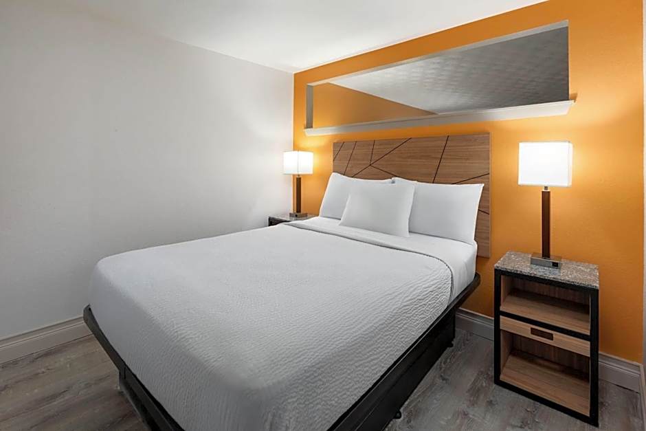 Howard Johnson by Wyndham Malden Boston Area