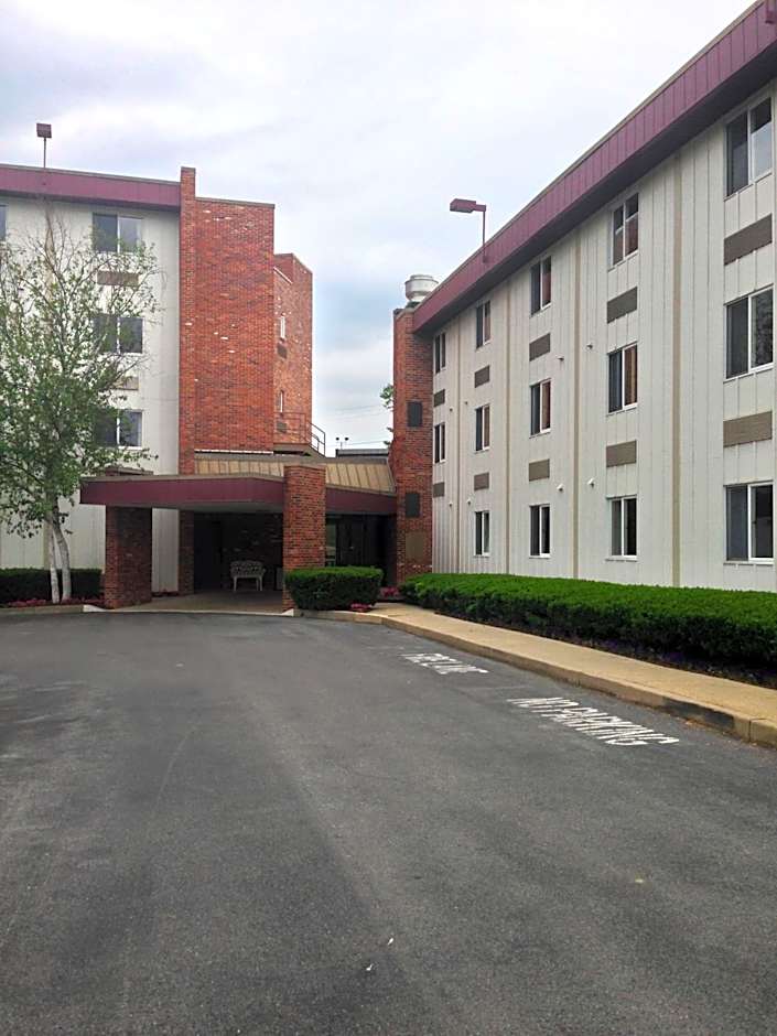 Super 8 by Wyndham State College