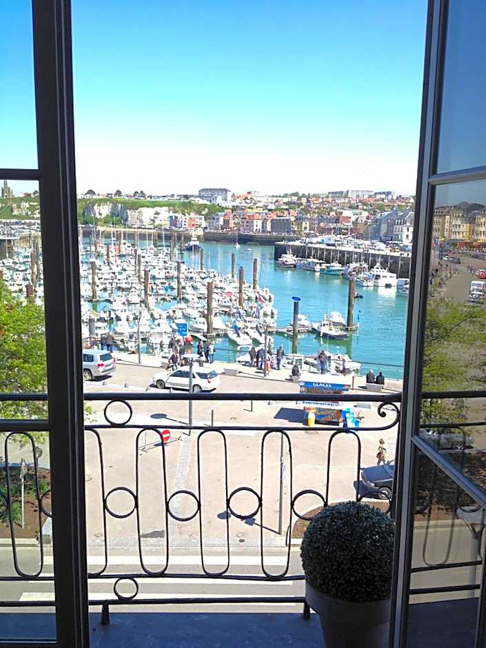 LOGIS Hôtel & Restaurant - Les Arcades