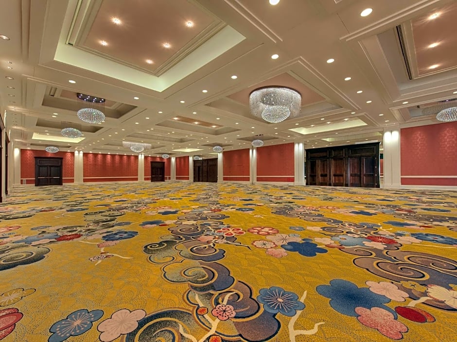 Amway Grand Plaza Hotel, Curio Collection by Hilton