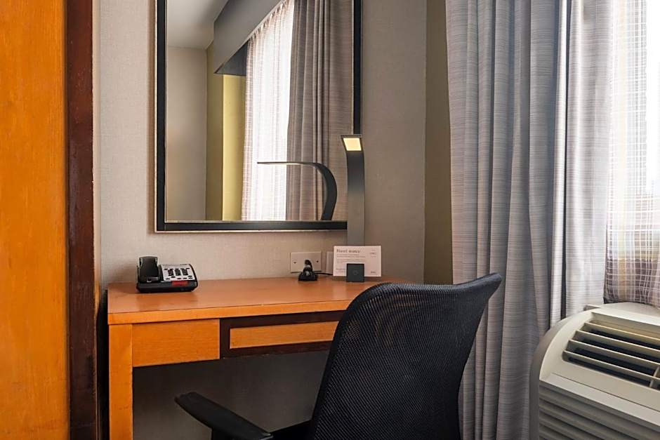 Holiday Inn Express - Times Square By IHG