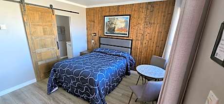 Quadruple Room with Private Bathroom