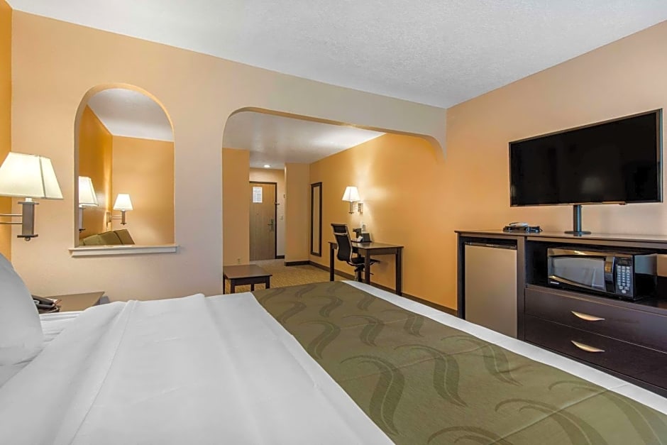 Quality Inn & Suites Albuquerque North near Balloon Fiesta Park