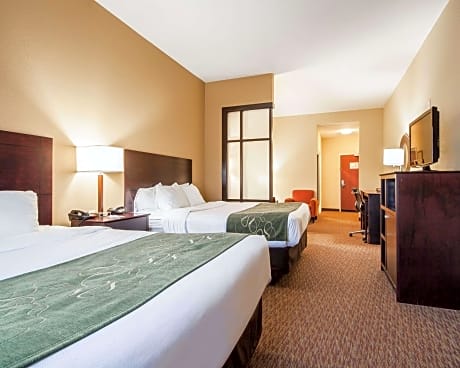 2 Queen Beds, Suite, Nonsmoking