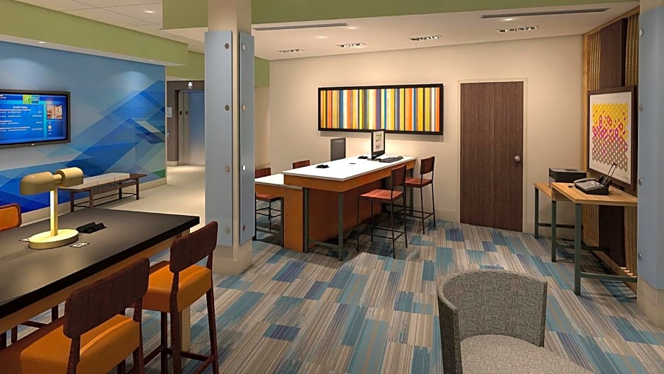 Holiday Inn Express & Suites TULSA SOUTH - WOODLAND HILLS