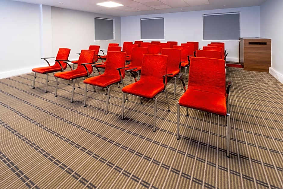 Holiday Inn Express Birmingham Oldbury By IHG