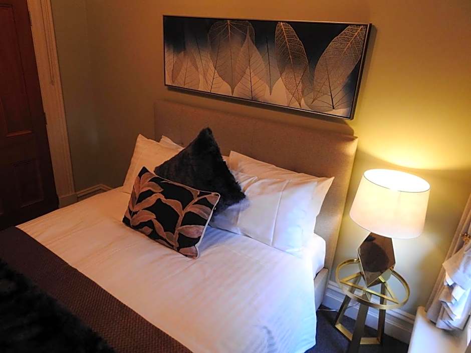 Photo 1 of 6 of 1 Queen Bed