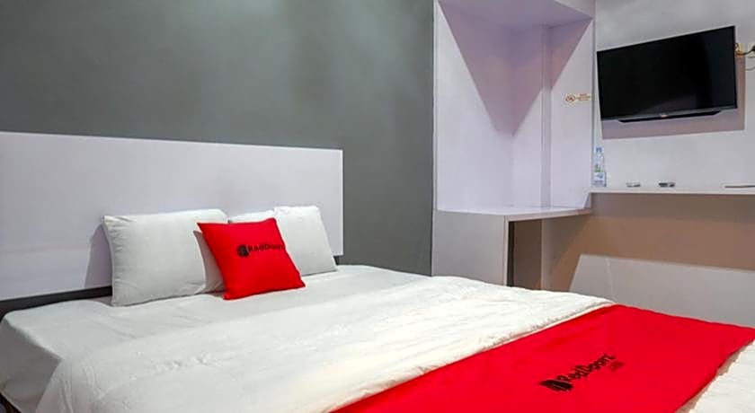 RedDoorz near Pasar Batang