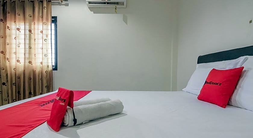 RedDoorz Syariah near Jamtos Jambi