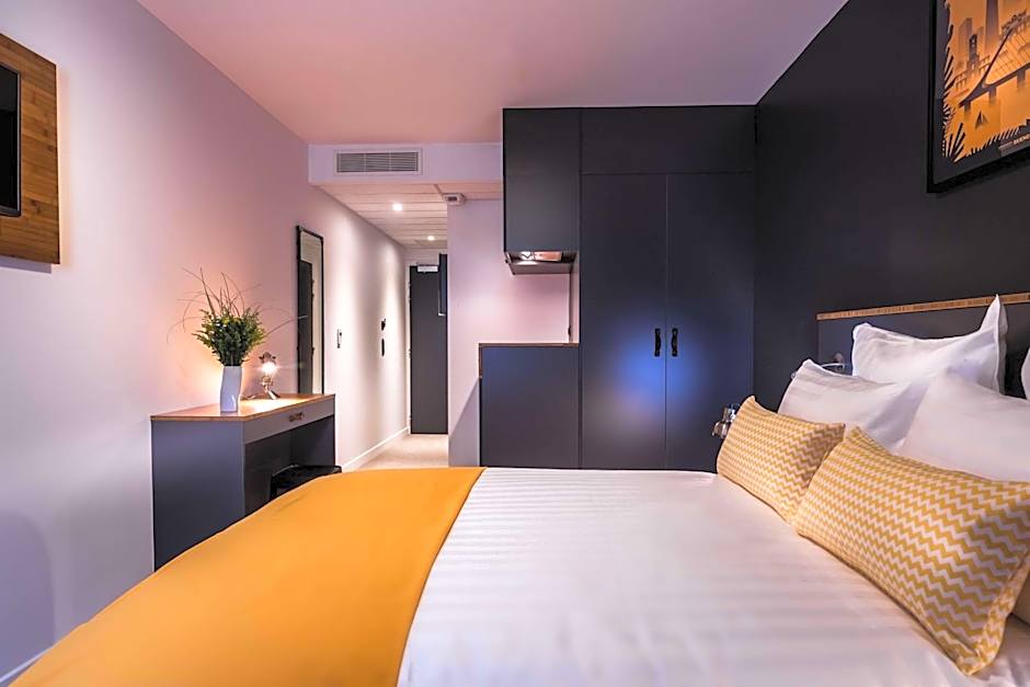 Best Western Plus Suitcase Paris La Defense