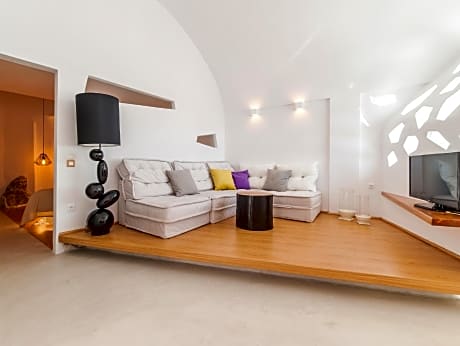 Deluxe Suite with External Jacuzzi