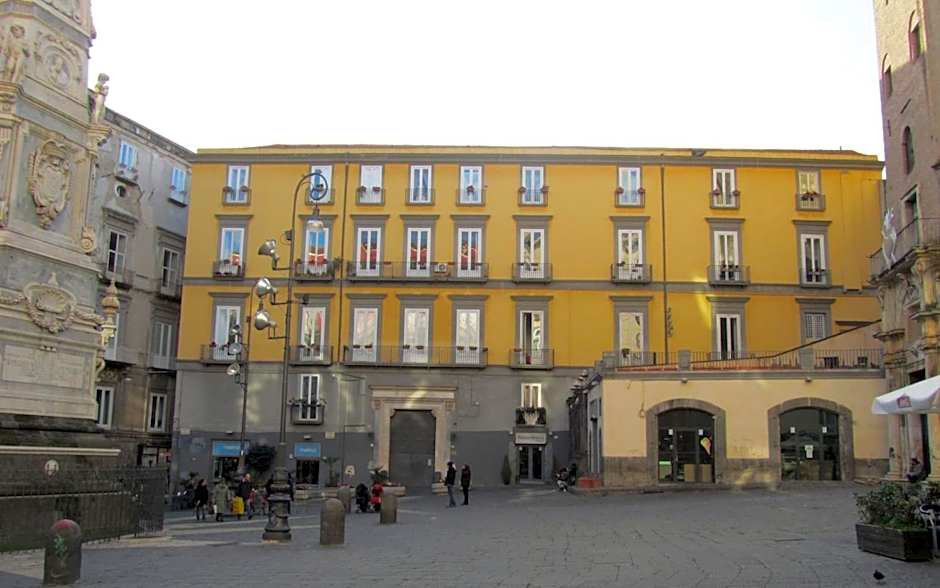 Rooms in San Domenico Maggiore 3