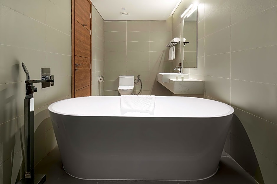 Flamingo Cat Ba Beach Resort