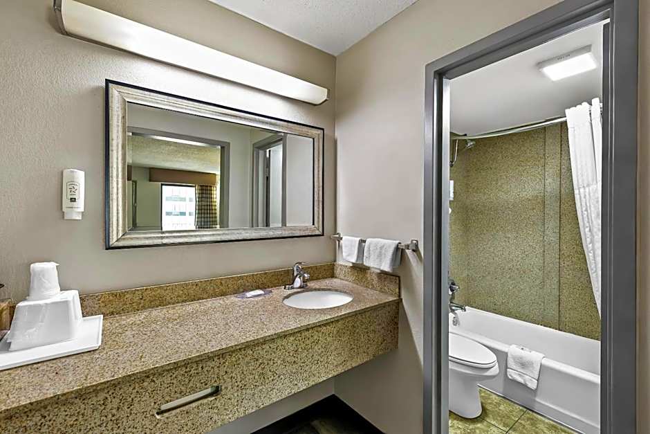Quality Inn Bowling Green South