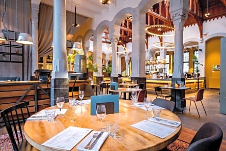 Post-Plaza Hotel & Grand Café