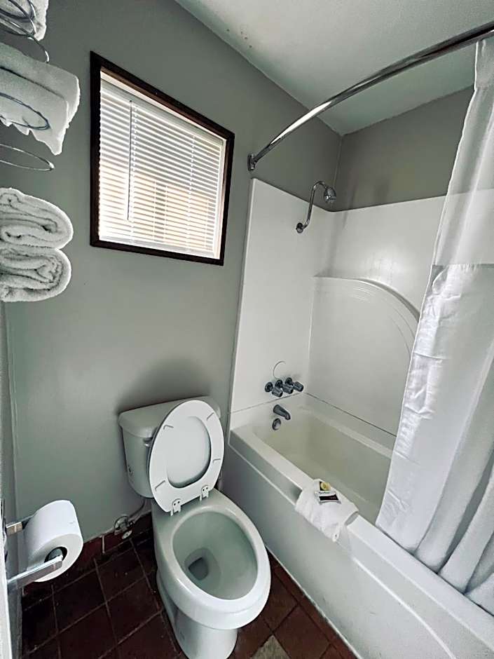 Ozark Inn & Suites