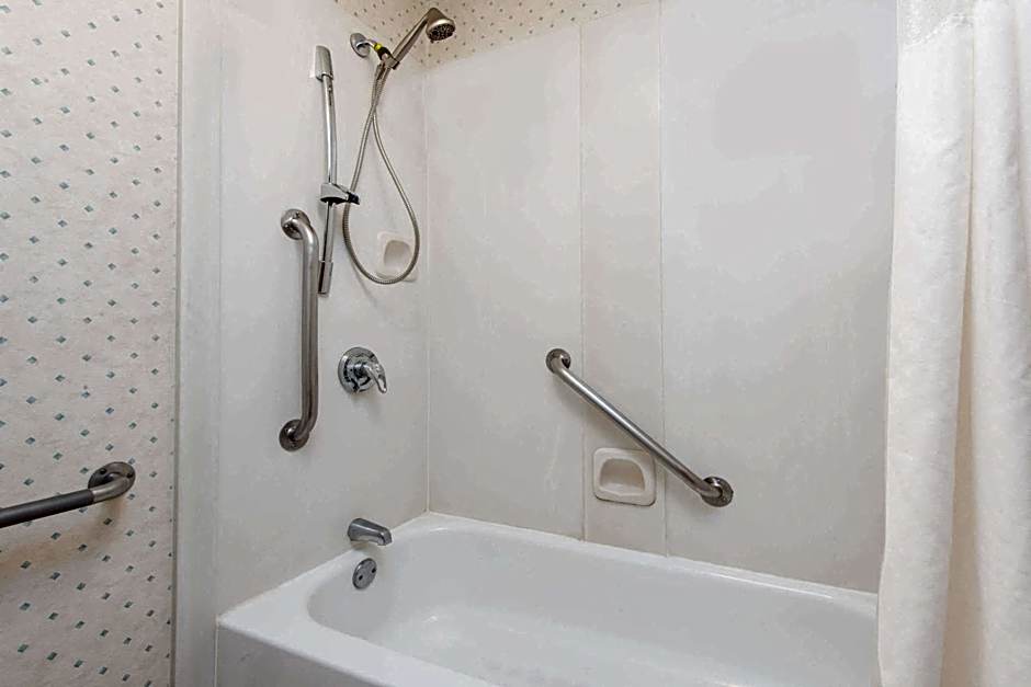 Super 8 by Wyndham Wichita South