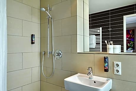 Premium Queen room with single sofa bed