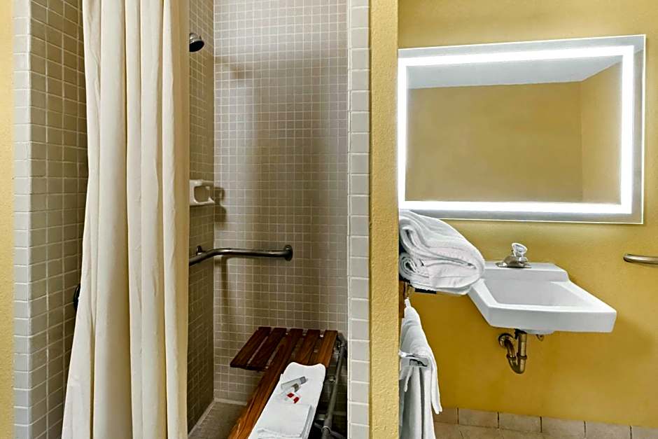 Super 8 by Wyndham Vandalia/Dayton International Airport