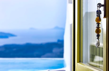 Orfeas Private Pool and Jacuzzi Suite