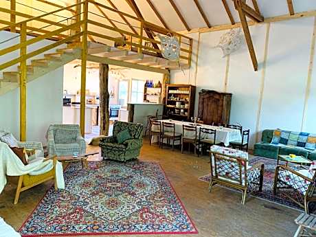 Home of arts and creation, Erdei alkotó studio