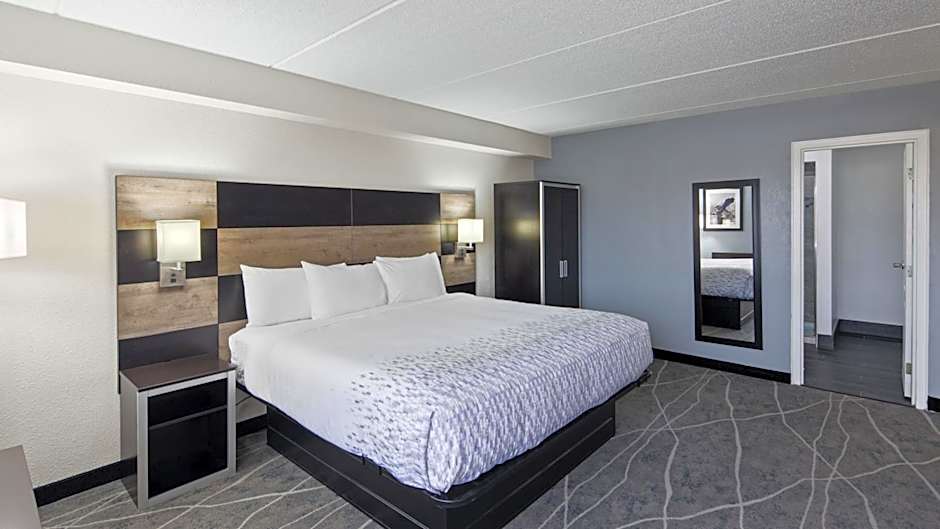 Clarion Pointe Jacksonville near Camp Lejeune