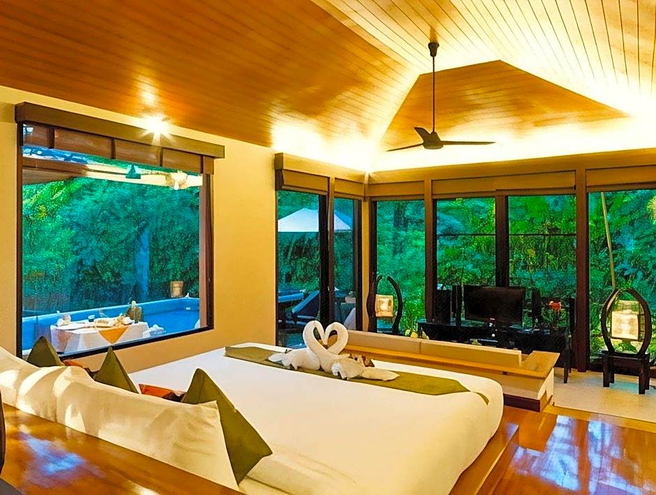 KORSIRI POOL VILLAS