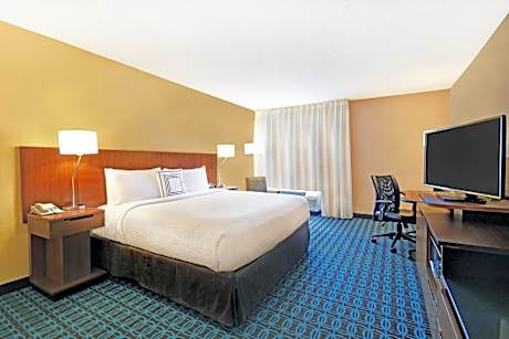 King Room with Adapted Tub - Mobility Accessible