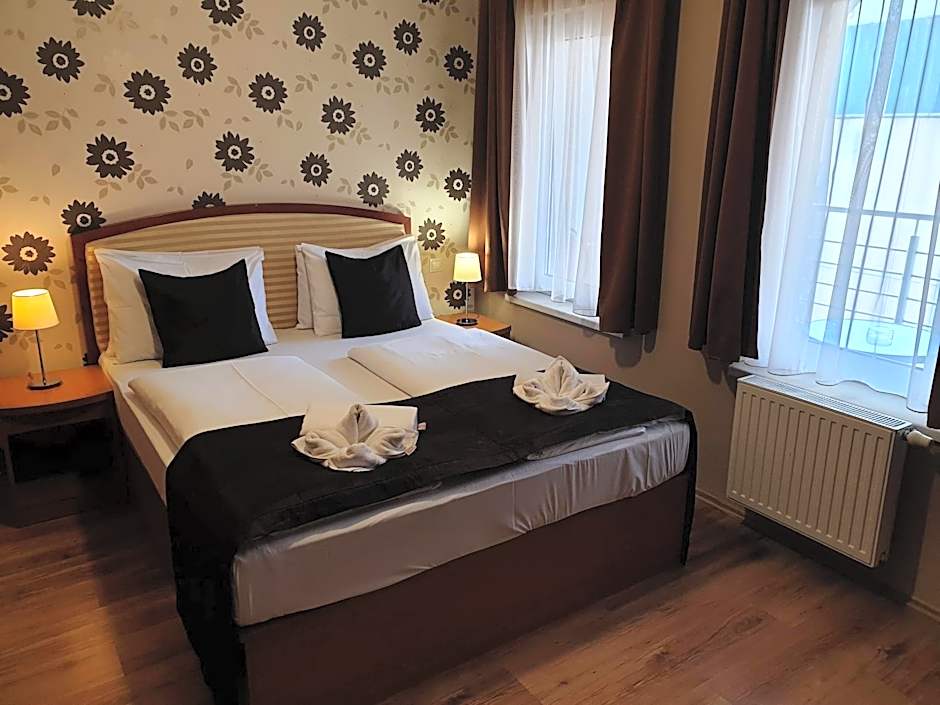 Six Inn Hotel