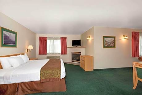 1 King Bed Studio Suite Non-Smoking