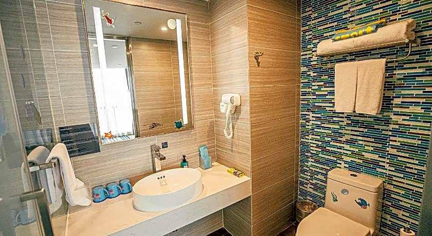 Holiday Inn Express Yingkou Onelong Plaza By IHG