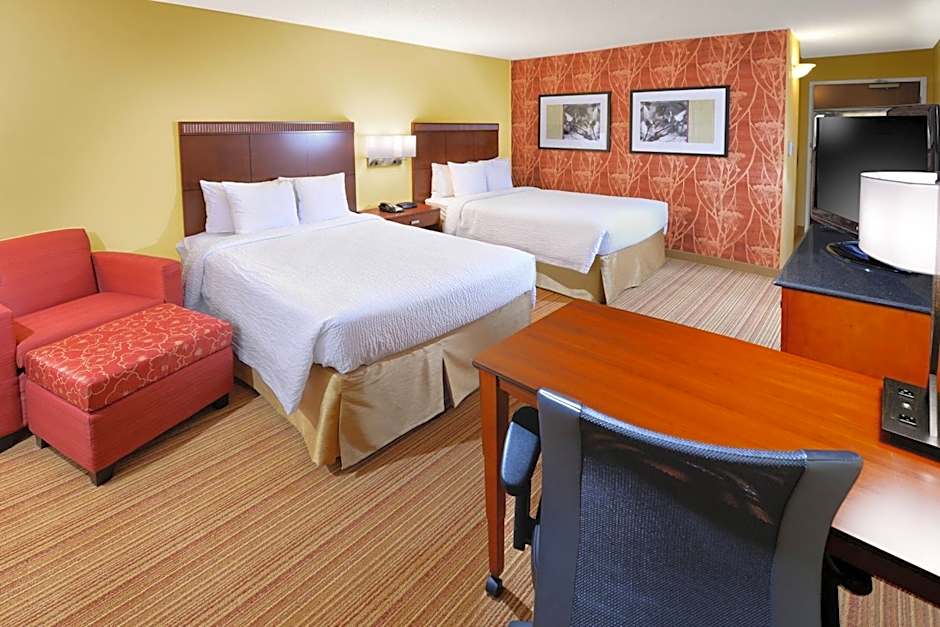 Photo 1 of 5 of 2 Queen Beds