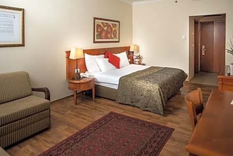 Classic Garden Room with Terrace