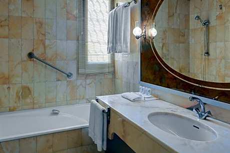 Suite Two Double Beds Non Smoking