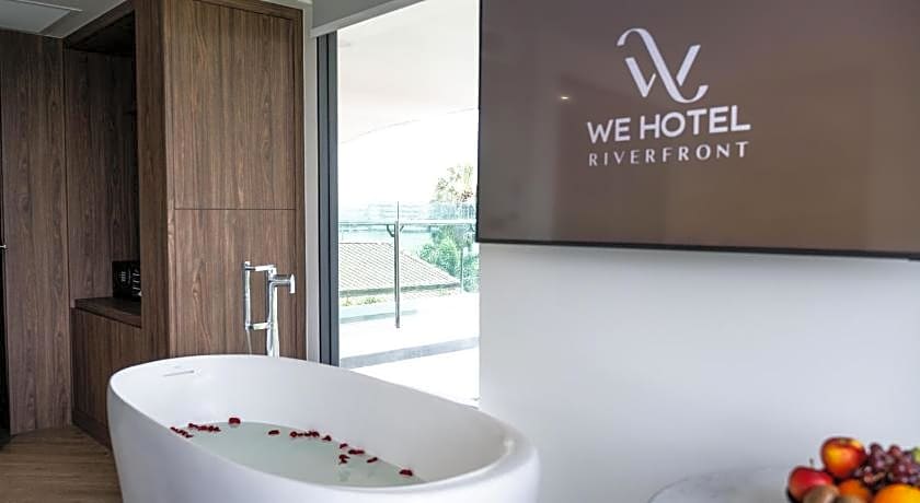 WE HOTEL RIVERFRONT