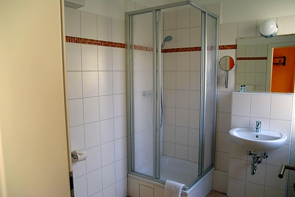 Happy go Lucky Hotel  Hostel