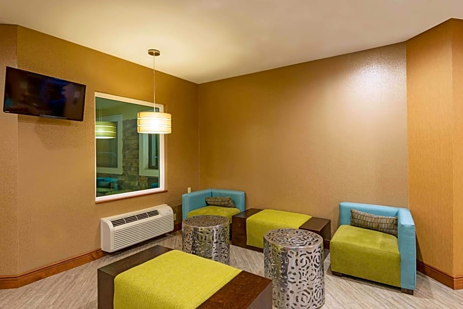 La Quinta Inn & Suites by Wyndham Buffalo Airport