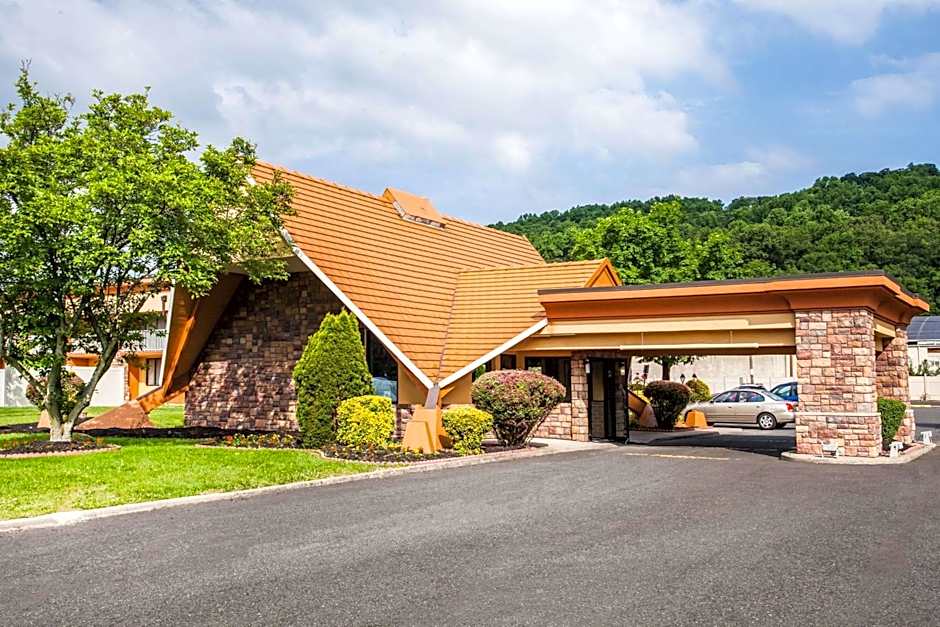 Photo 1 of 35 of Howard Johnson by Wyndham North Plainfield