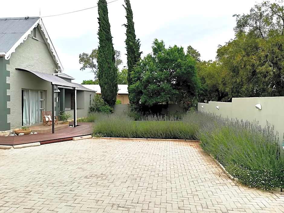 Tranquil House B&B @ 1 College Ave