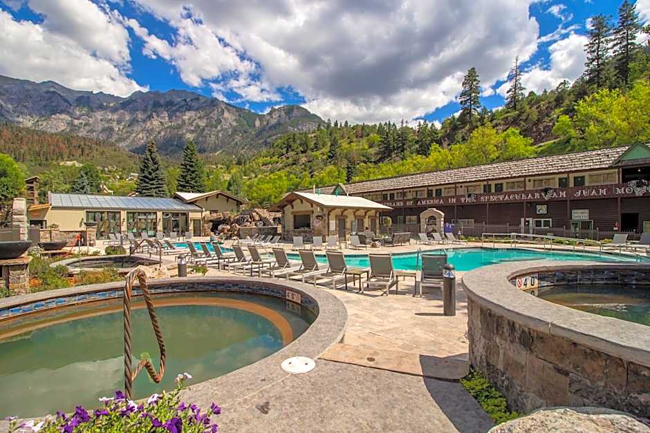 TWIN PEAKS LODGE & HOT SPRINGS